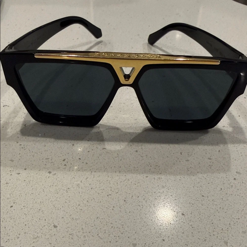 Louis Vuitton Black Sunglasses with Gold Accents - Picture 7 of 7